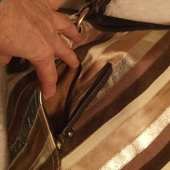 NWT $189💞 LIZ CLAIBORNE LEATHER Patchwork Striped Bag! - Picture 4 of 11